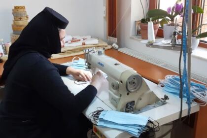 Daruri pascale – măşti de protecţie şi produse tradiţionale de la Sfintele mănăstiri – fotografia 4
