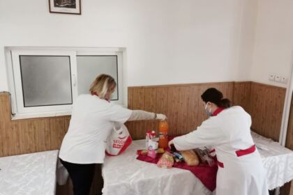 Parohia „Sfântul Antonie cel Mare“ din Galaţi sprijină zilnic 50 de copii nevoiaşi din Galaţi – fotografia 4