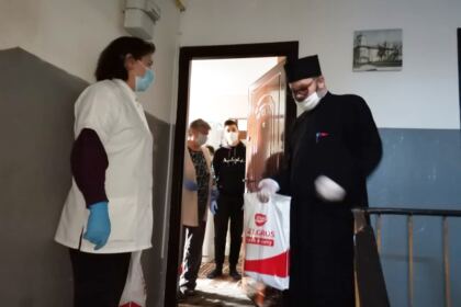 Parohia „Sfântul Antonie cel Mare“ din Galaţi sprijină zilnic 50 de copii nevoiaşi din Galaţi – fotografia 12