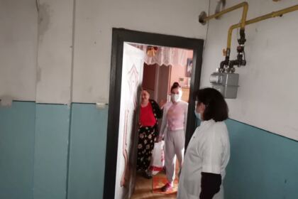 Parohia „Sfântul Antonie cel Mare“ din Galaţi sprijină zilnic 50 de copii nevoiaşi din Galaţi – fotografia 13