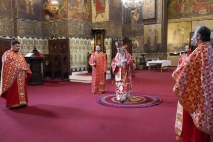 În Arhiepiscopia Dunării de Jos a fost sfinţită pasca pentru a fi dăruită credincioşilor – fotografia 4