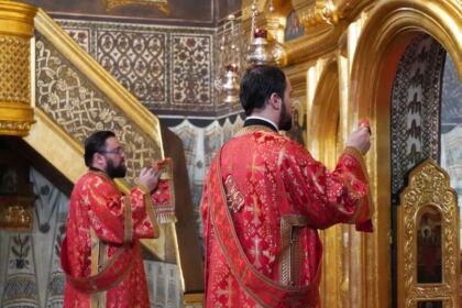 În Arhiepiscopia Dunării de Jos a fost sfinţită pasca pentru a fi dăruită credincioşilor – fotografia 7