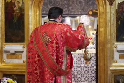În Arhiepiscopia Dunării de Jos a fost sfinţită pasca pentru a fi dăruită credincioşilor – fotografia 9
