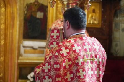 În Arhiepiscopia Dunării de Jos a fost sfinţită pasca pentru a fi dăruită credincioşilor – fotografia 10