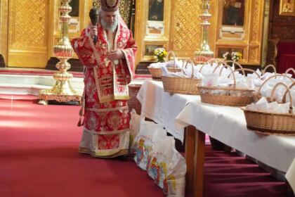 În Arhiepiscopia Dunării de Jos a fost sfinţită pasca pentru a fi dăruită credincioşilor – fotografia 23