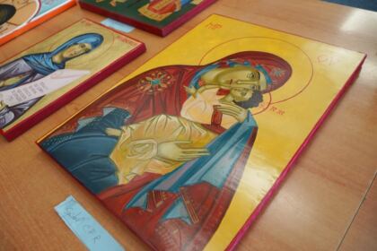 Arhiepiscopia Dunării de Jos a oferit coşuri cu produse tradiţionale de Paști cadrelor medicale, persoanelor din carantină și forțelor de ordine aflate la datorie în noaptea de Înviere – fotografia 8