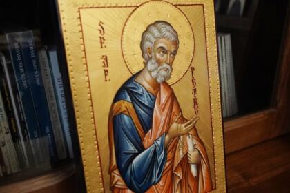 Arhiepiscopia Dunării de Jos a oferit coşuri cu produse tradiţionale de Paști cadrelor medicale, persoanelor din carantină și forțelor de ordine aflate la datorie în noaptea de Înviere – fotografia 9