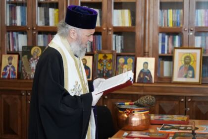 Arhiepiscopia Dunării de Jos a oferit coşuri cu produse tradiţionale de Paști cadrelor medicale, persoanelor din carantină și forțelor de ordine aflate la datorie în noaptea de Înviere – fotografia 17