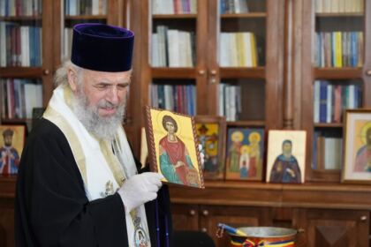 Arhiepiscopia Dunării de Jos a oferit coşuri cu produse tradiţionale de Paști cadrelor medicale, persoanelor din carantină și forțelor de ordine aflate la datorie în noaptea de Înviere – fotografia 24