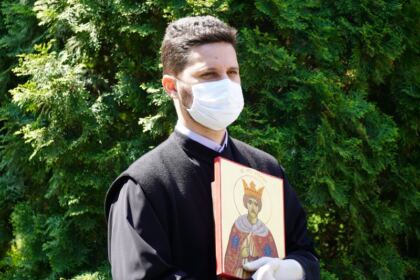 Arhiepiscopia Dunării de Jos a oferit coşuri cu produse tradiţionale de Paști cadrelor medicale, persoanelor din carantină și forțelor de ordine aflate la datorie în noaptea de Înviere – fotografia 41