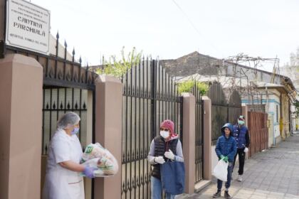 Bucurie pascală şi filantropie în Arhiepiscopia Dunării de Jos – fotografia 12