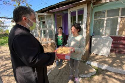Parohiile din zona Nicorești continuă sprijinirea semenilor nevoiași – fotografia 4