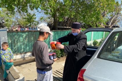 Parohiile din zona Nicorești continuă sprijinirea semenilor nevoiași – fotografia 12