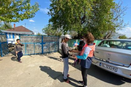 Parohiile din zona Nicorești continuă sprijinirea semenilor nevoiași – fotografia 13