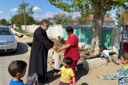 Parohiile din zona Nicorești continuă sprijinirea semenilor nevoiași – fotografia 14