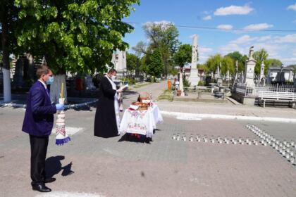 Prima zi de pomenire a celor adormiţi din perioada pascală – fotografia 13