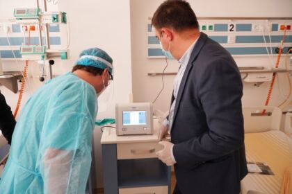 Aparatură medicală oferită de preoţi Spitalului Judeţean de Urgenţă din Brăila – fotografia 17
