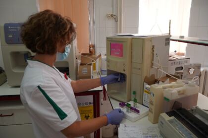 Preoţii şi credincioşii gălăţeni au desfăşurat o nouă acţiune de donare de sânge – fotografia 7