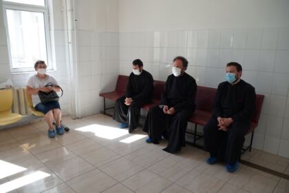 Preoţii şi credincioşii gălăţeni au desfăşurat o nouă acţiune de donare de sânge – fotografia 10