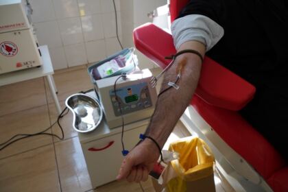 Preoţii şi credincioşii gălăţeni au desfăşurat o nouă acţiune de donare de sânge – fotografia 18