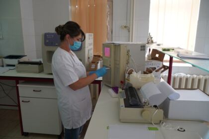 O nouă acţiune de donare de sânge a preoţilor şi credincioşilor din Protopopiatul Tecuci – fotografia 10