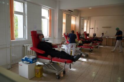 O nouă acţiune de donare de sânge a preoţilor şi credincioşilor din Protopopiatul Tecuci – fotografia 17