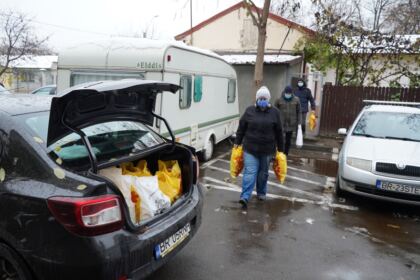 1.000 de persoanele nevoiaşe primesc daruri din partea parohiilor din Protopopiatul Brăila – fotografia 7