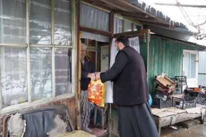 1.000 de persoanele nevoiaşe primesc daruri din partea parohiilor din Protopopiatul Brăila – fotografia 8