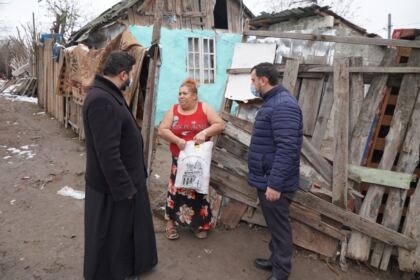 1.000 de persoanele nevoiaşe primesc daruri din partea parohiilor din Protopopiatul Brăila – fotografia 26
