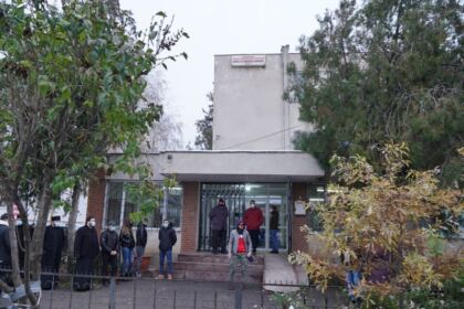 Preoţii şi credincioşii brăileni au donat sânge şi plasmă convalescentă Covid-19 – fotografia 2