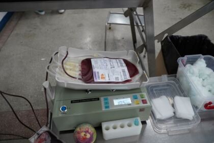 Preoţii şi credincioşii brăileni au donat sânge şi plasmă convalescentă Covid-19 – fotografia 14