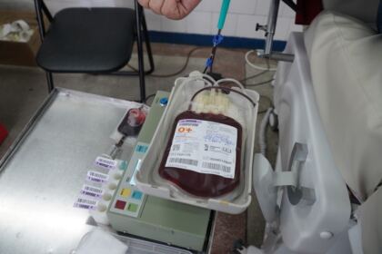 Preoţii şi credincioşii brăileni au donat sânge şi plasmă convalescentă Covid-19 – fotografia 16