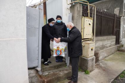 Faptele bune pentru familiile nevoiaşe continuă în municipiul Brăila – fotografia 6