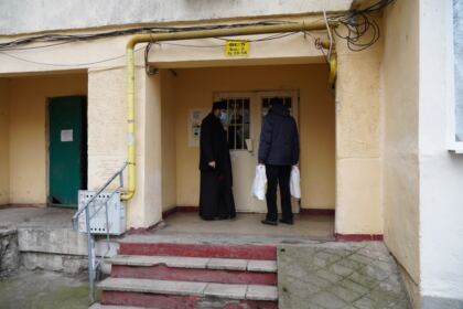 Faptele bune pentru familiile nevoiaşe continuă în municipiul Brăila – fotografia 7
