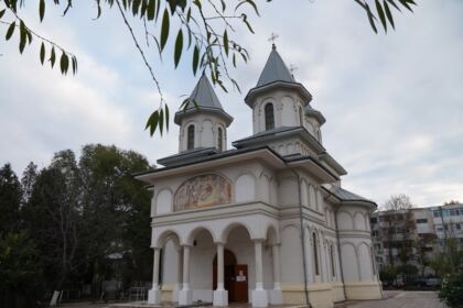 Parohia „Naşterea Maicii Domnului“ din Brăila a oferit daruri bătrânilor nevoiaşi – fotografia 1