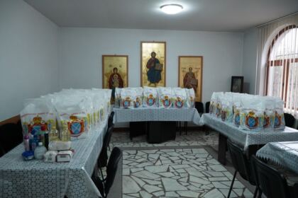Parohia „Naşterea Maicii Domnului“ din Brăila a oferit daruri bătrânilor nevoiaşi – fotografia 4