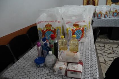 Parohia „Naşterea Maicii Domnului“ din Brăila a oferit daruri bătrânilor nevoiaşi – fotografia 6