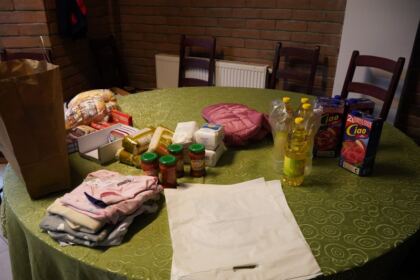 Parohia „Naşterea Domnului“ din Brăila a oferit daruri familiilor nevoiaşe – fotografia 3