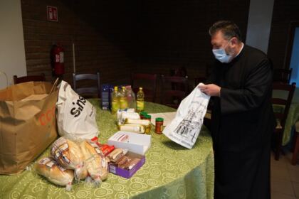 Parohia „Naşterea Domnului“ din Brăila a oferit daruri familiilor nevoiaşe – fotografia 4