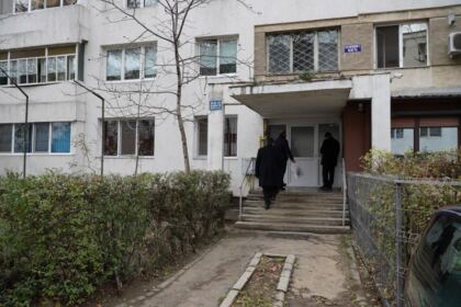 Parohia „Naşterea Domnului“ din Brăila a oferit daruri familiilor nevoiaşe – fotografia 12
