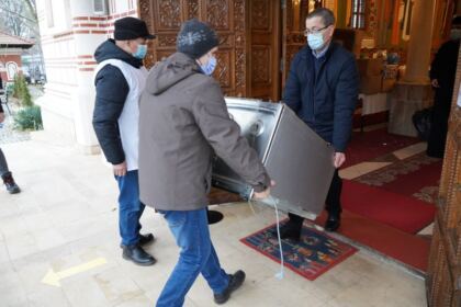 Ediţia a 7-a a activităţii social-filantropice „Bucuria de a dărui“ în Eparhia Dunării de Jos – fotografia 13