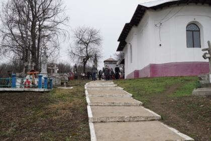 Ediţia a 7-a a activităţii social-filantropice „Bucuria de a dărui“ în Eparhia Dunării de Jos – fotografia 18