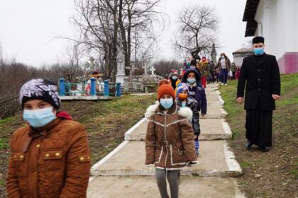 Ediţia a 7-a a activităţii social-filantropice „Bucuria de a dărui“ în Eparhia Dunării de Jos – fotografia 19