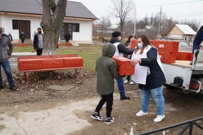 Ediţia a 7-a a activităţii social-filantropice „Bucuria de a dărui“ în Eparhia Dunării de Jos – fotografia 21