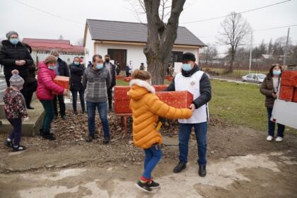 Ediţia a 7-a a activităţii social-filantropice „Bucuria de a dărui“ în Eparhia Dunării de Jos – fotografia 23