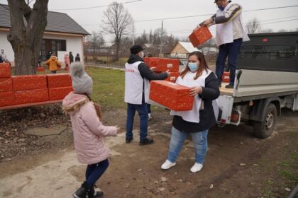 Ediţia a 7-a a activităţii social-filantropice „Bucuria de a dărui“ în Eparhia Dunării de Jos – fotografia 24