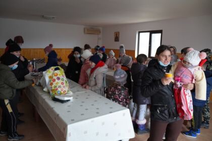 Ediţia a 7-a a activităţii social-filantropice „Bucuria de a dărui“ în Eparhia Dunării de Jos – fotografia 26