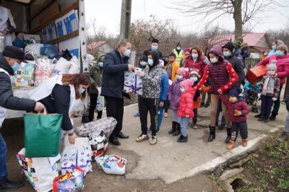 Ediţia a 7-a a activităţii social-filantropice „Bucuria de a dărui“ în Eparhia Dunării de Jos – fotografia 27