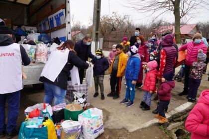Ediţia a 7-a a activităţii social-filantropice „Bucuria de a dărui“ în Eparhia Dunării de Jos – fotografia 28