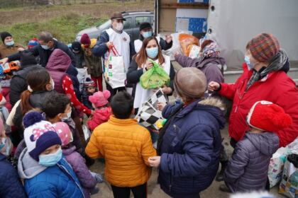 Ediţia a 7-a a activităţii social-filantropice „Bucuria de a dărui“ în Eparhia Dunării de Jos – fotografia 33